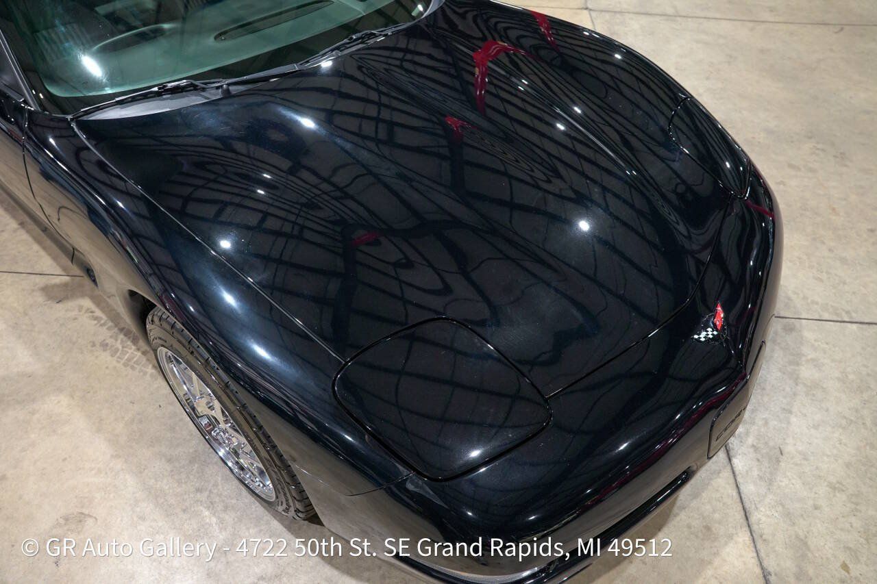 Used 1999 Chevrolet Corvette Coupe RWD image 18