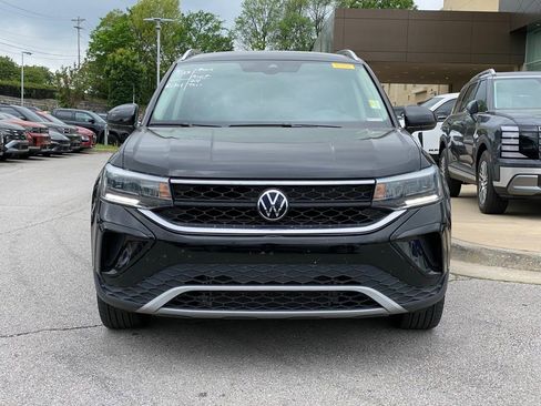 Used 2024 Volkswagen Taos SE FWD image 2