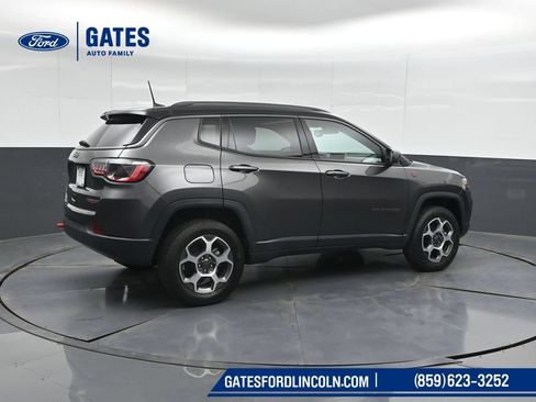 Used 2022 Jeep Compass Trailhawk w/ Trailhawk Convenience Group AWD/4WD image 2