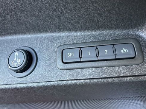 Used 2024 Chevrolet Equinox Premier FWD image 38