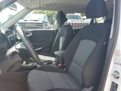Used 2023 Kia Soul LX w/ Option Group 015 FWD image 21