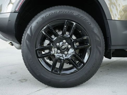 Used 2025 Land Rover Defender 110 S image 11