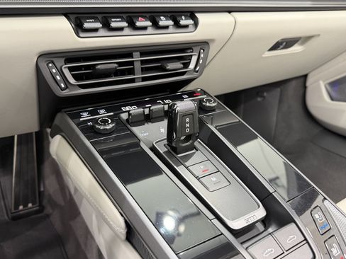 Certified 2022 Porsche 911 Targa 4S image 35