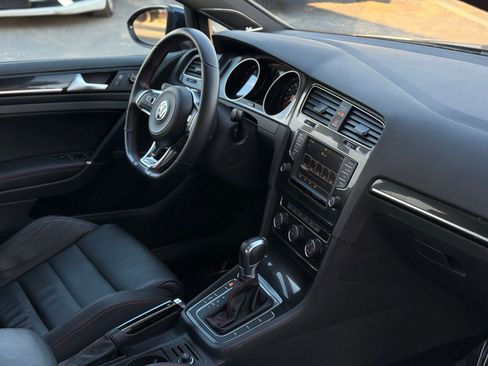 Used 2017 Volkswagen GTI SE image 23