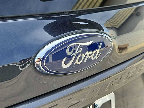 Used 2017 Ford Explorer XLT w/ Equipment Group 202A image 11