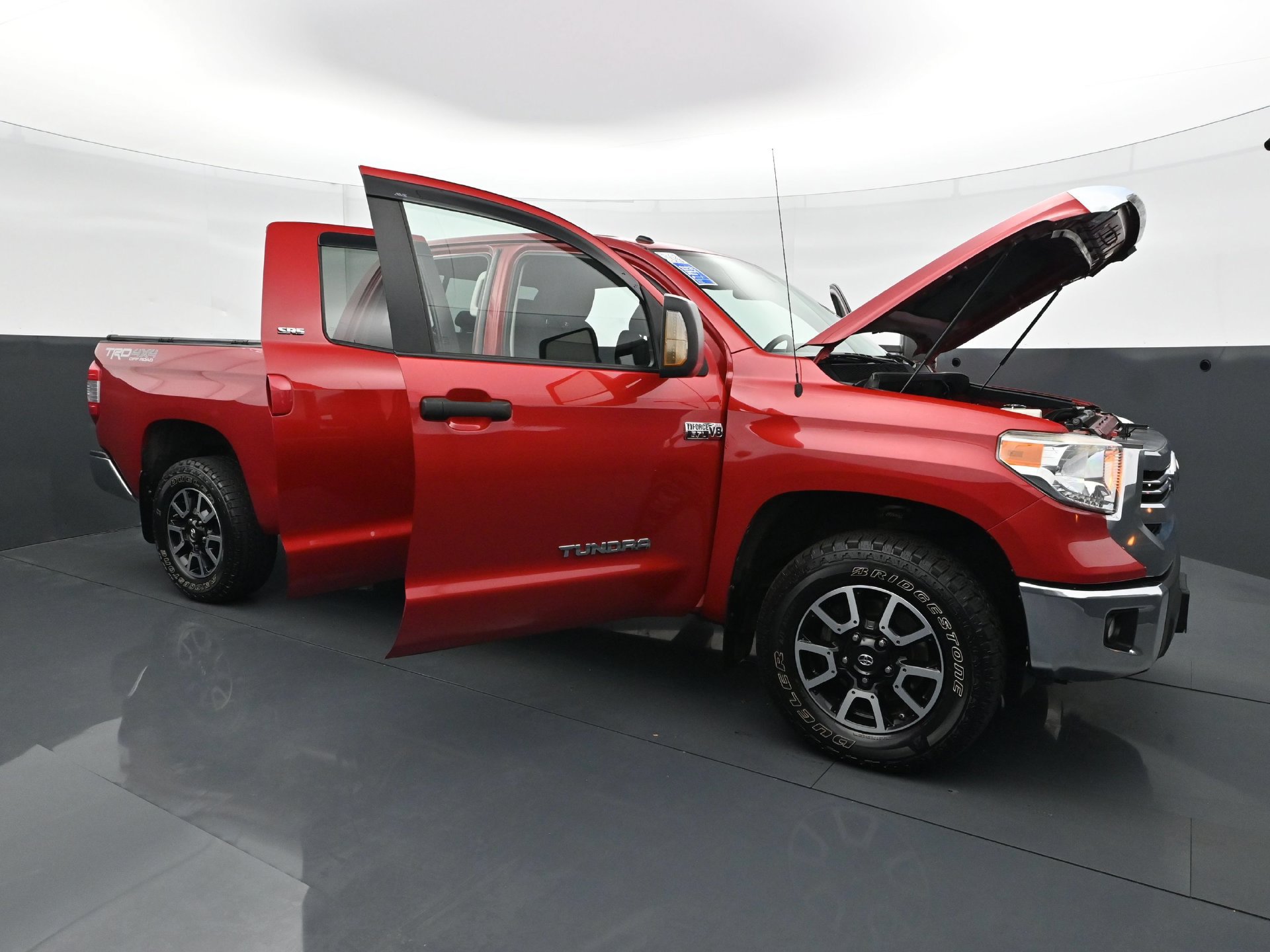 Used 2017 Toyota Tundra SR5 w/ TRD Off Road Package AWD/4WD image 34
