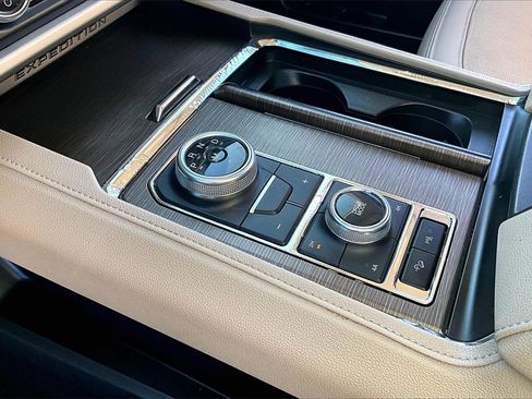 Used 2023 Ford Expedition Max Limited image 14