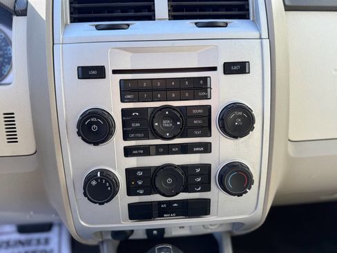 Used 2010 Mercury Mariner V6 AWD 4dr SUV image 18