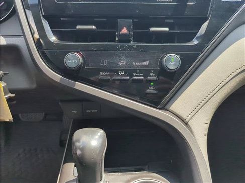 Used 2021 Toyota Camry SE FWD image 19