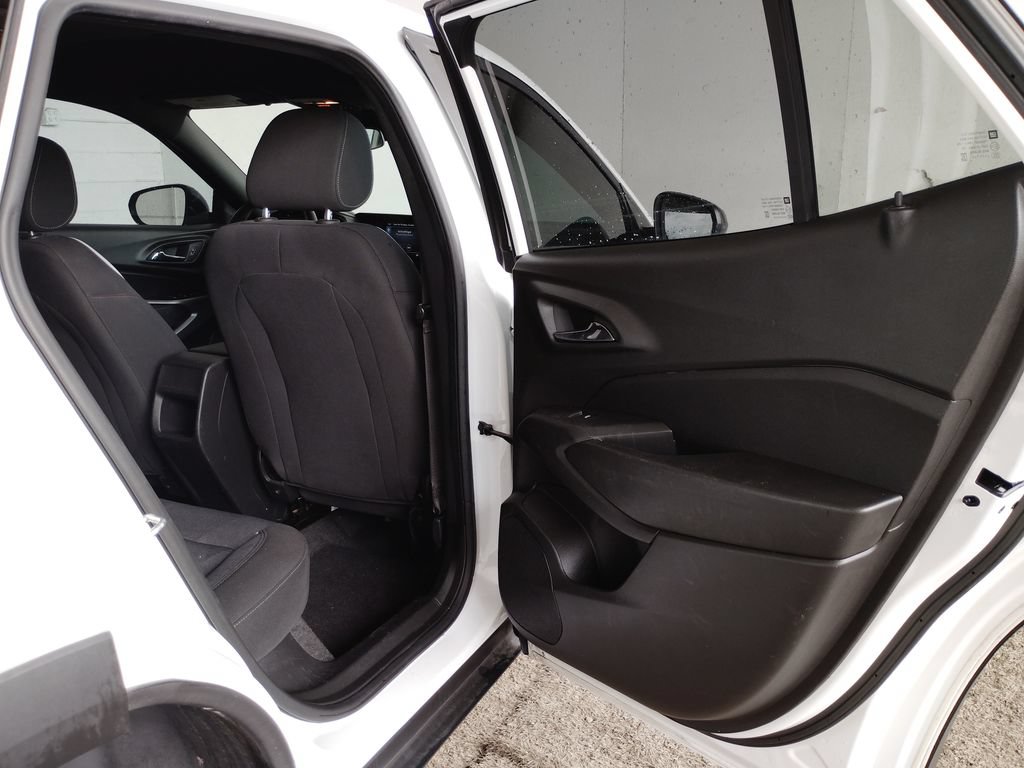 Used 2024 Chevrolet Trax RS FWD image 16