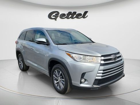Used 2017 Toyota Highlander XLE image 2