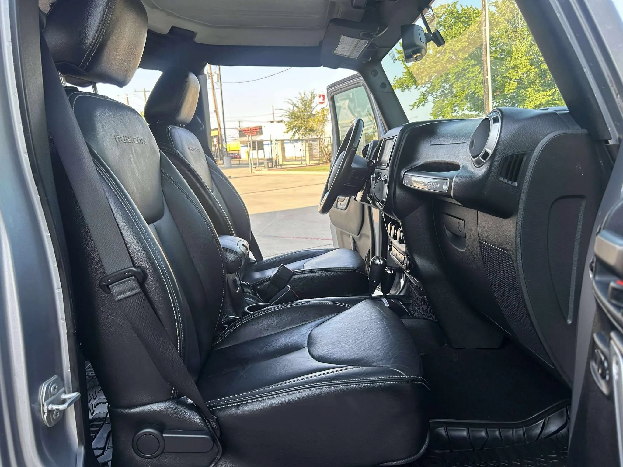 Used 2016 Jeep Wrangler Unlimited Rubicon AWD/4WD image 21