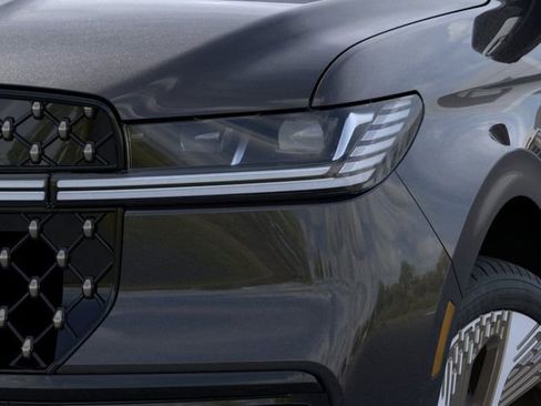 New 2026 Lincoln Navigator L Black Label AWD/4WD image 18