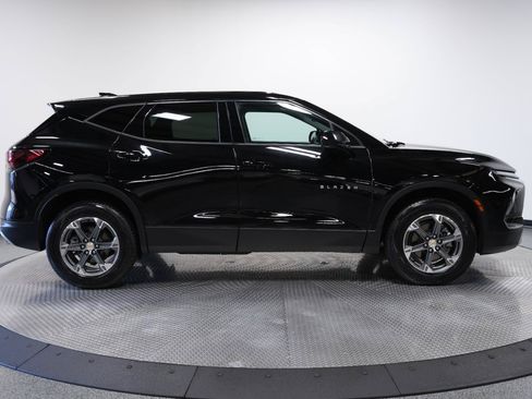 Used 2025 Chevrolet Blazer LT AWD/4WD image 8