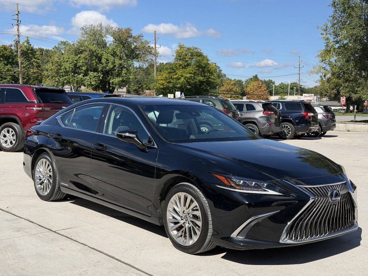 Used 2019 Lexus ES 300h w/ Accessory Package 2 FWD image 4