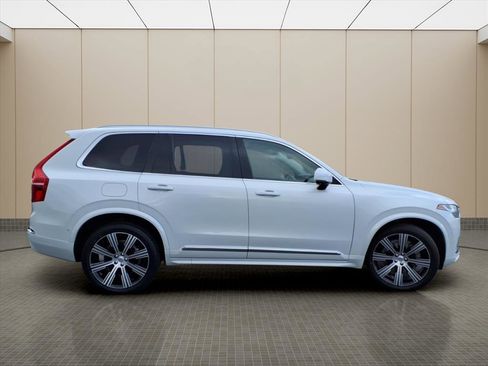 Used 2023 Volvo XC90 B6 Ultimate w/ Lounge Package image 22
