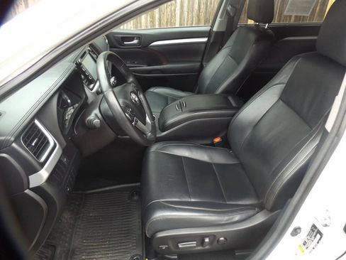 Used 2015 Toyota Highlander XLE AWD/4WD image 16