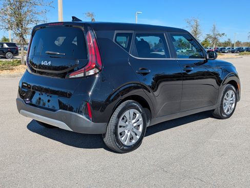 Certified 2023 Kia Soul LX image 5