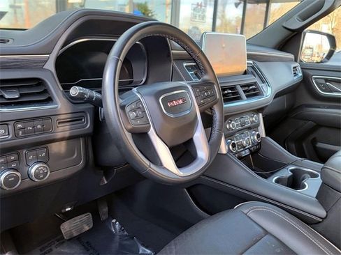 Used 2024 GMC Yukon SLT image 11