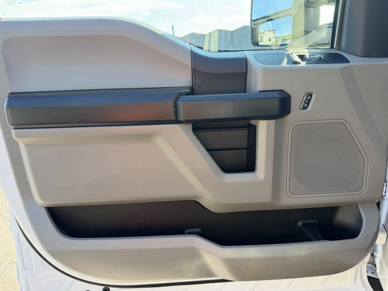 Used 2022 Ford F550 2WD Regular Cab Super Duty image 12