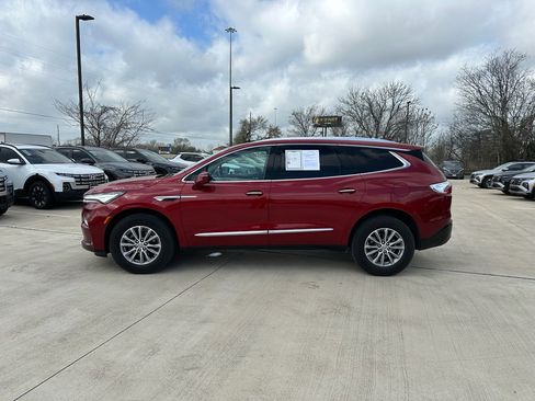 Used 2024 Buick Enclave Essence image 8