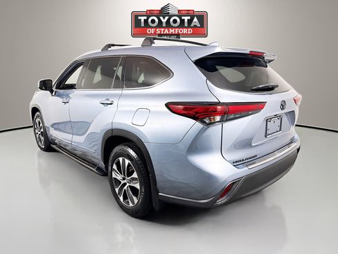Certified 2022 Toyota Highlander XLE image 5