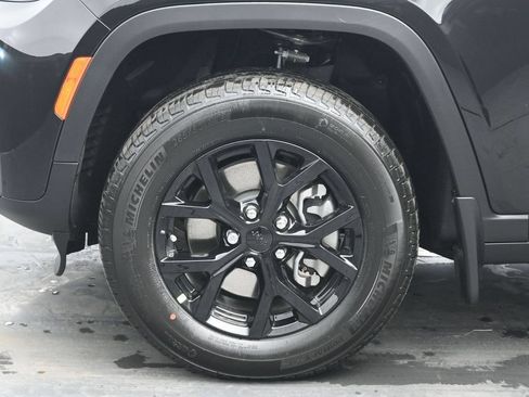 New 2026 Jeep Grand Cherokee L 4WD image 32
