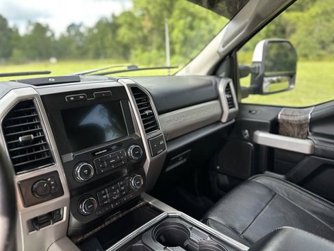 Used 2019 Ford F250 Lariat w/ Lariat Value Package AWD/4WD image 16