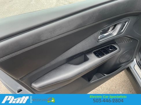 Used 2023 Nissan Ariya AWD image 19
