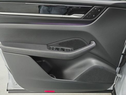 Certified 2025 Porsche Macan Electric RWD image 22