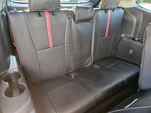 Used 2023 Toyota Highlander LE FWD image 19