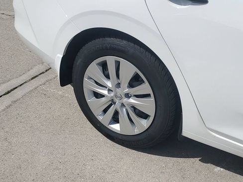 Used 2025 Nissan Sentra S FWD image 11
