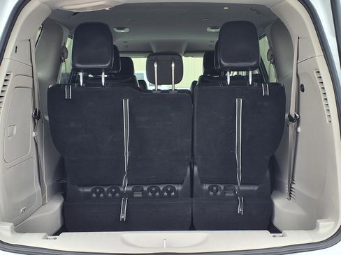 Used 2024 Chrysler Pacifica Select FWD image 16