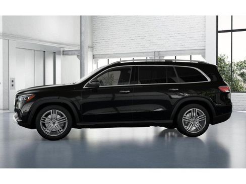 Used 2025 Mercedes-Benz GLS 450 4MATIC image 34