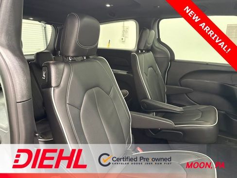 Used 2026 Chrysler Pacifica Limited w/ S Appearance Package AWD/4WD image 13