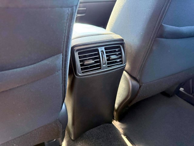 Used 2018 Nissan Rogue S AWD/4WD image 14