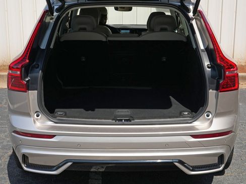 Used 2023 Volvo XC60 B5 Plus AWD/4WD image 9