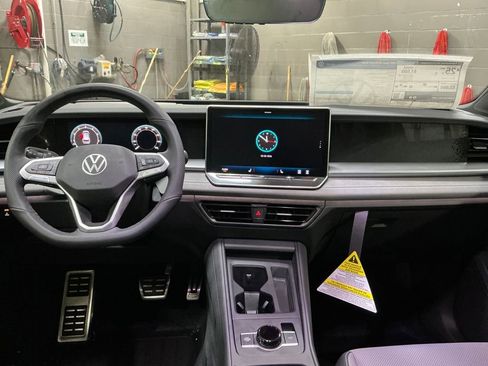 New 2026 Volkswagen Tiguan SE R-Line image 13