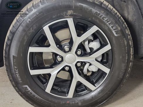 Used 2024 Jeep Grand Cherokee Limited AWD/4WD image 10
