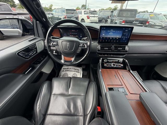Used 2023 Lincoln Navigator Reserve AWD/4WD image 16