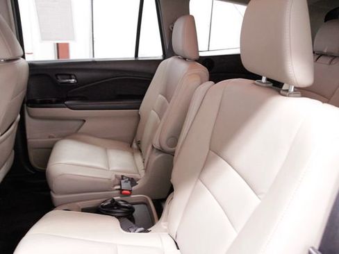 Used 2022 Honda Pilot Touring image 17