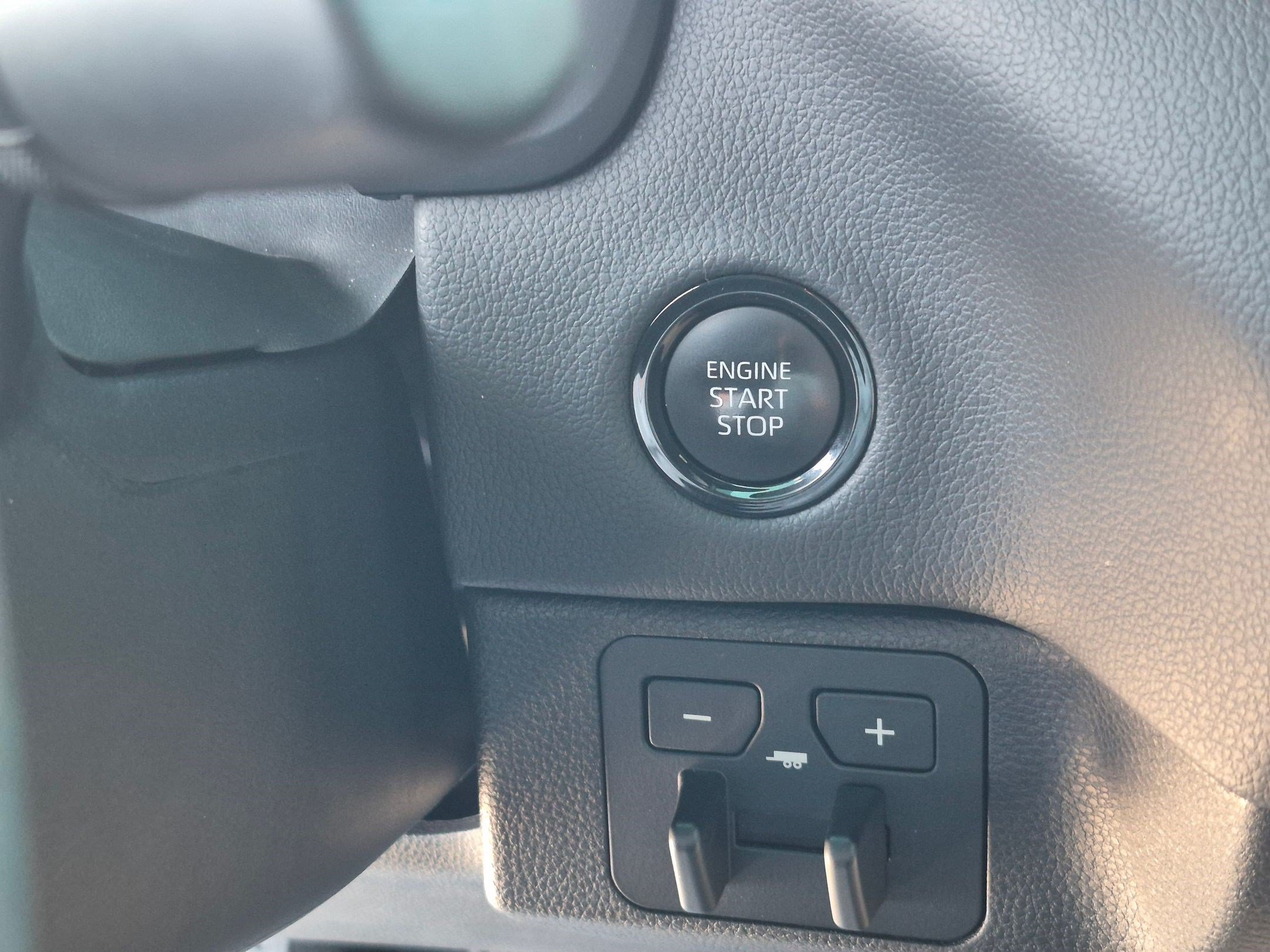 Used 2025 Toyota Tundra Limited AWD/4WD image 18