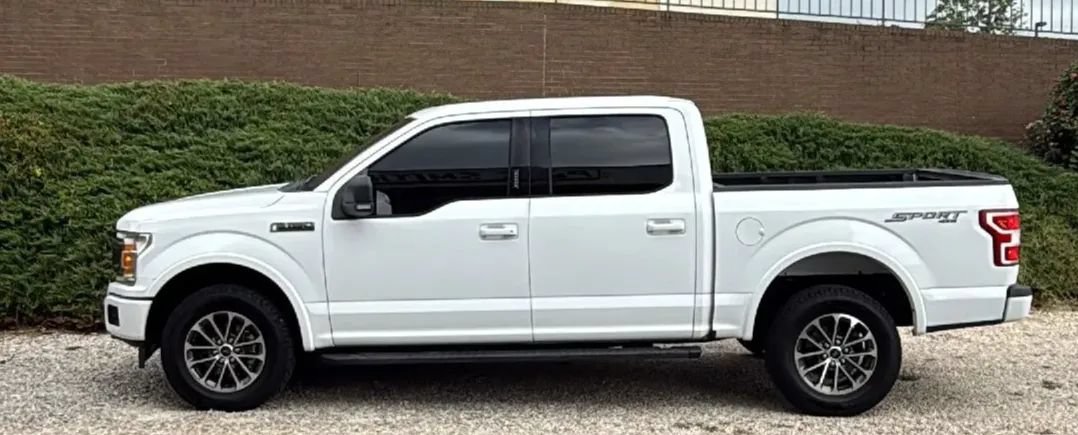 Used 2018 Ford F150 XLT w/ Equipment Group 302A Luxury AWD/4WD image 3
