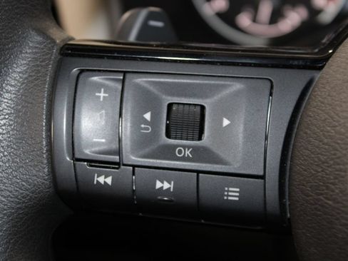 Used 2023 Nissan Rogue SV FWD image 19