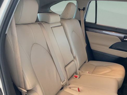 Used 2023 Toyota Highlander Limited AWD/4WD image 35