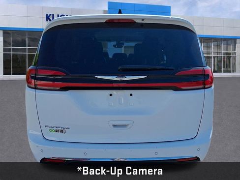 Used 2023 Chrysler Pacifica Touring-L FWD image 7