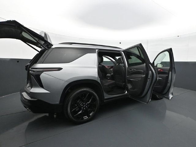 Used 2025 Chevrolet Traverse RS AWD/4WD image 35