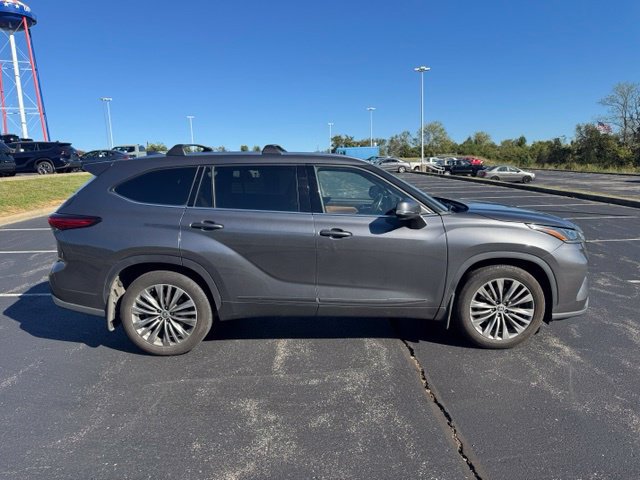 Used 2021 Toyota Highlander Platinum AWD/4WD image 2