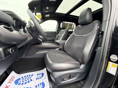 Used 2025 Ford Explorer ST image 9