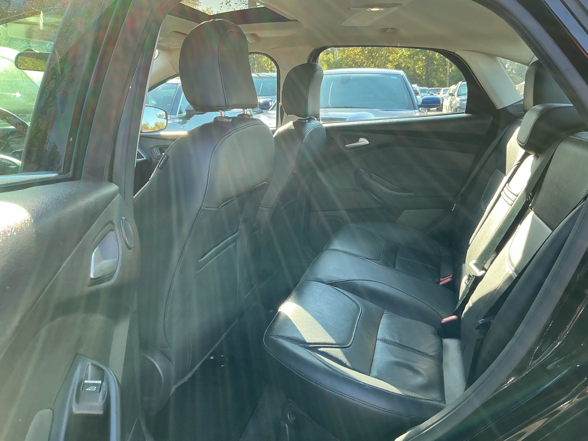 Used 2016 Ford Focus Titanium FWD image 8